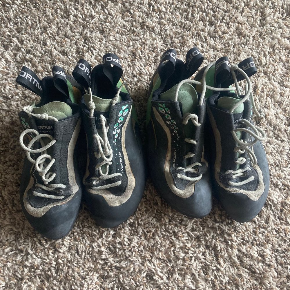 La Sportiva Women's Miuras 37.5 (BUNDLE OF TWO) Rock Climbing Shoe
